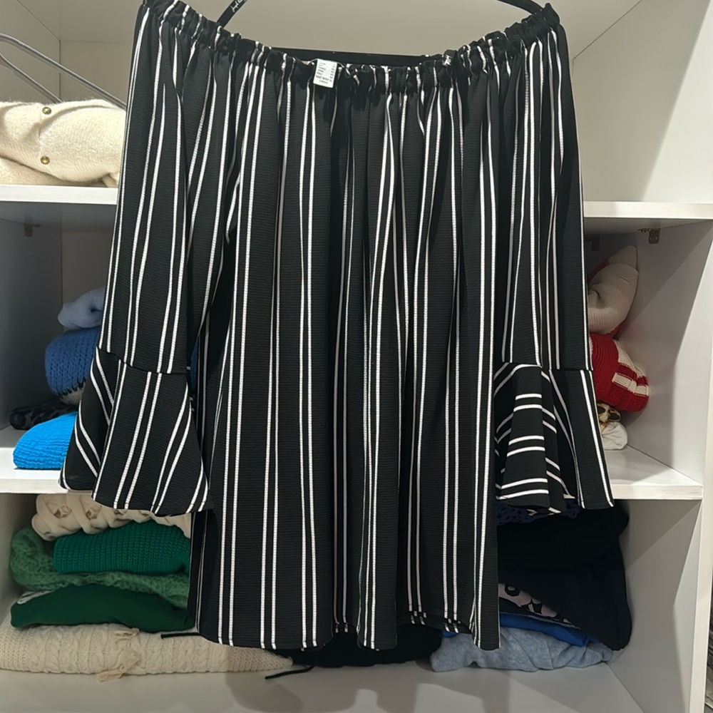 excellent condition off the shoulder Joseph blouse.